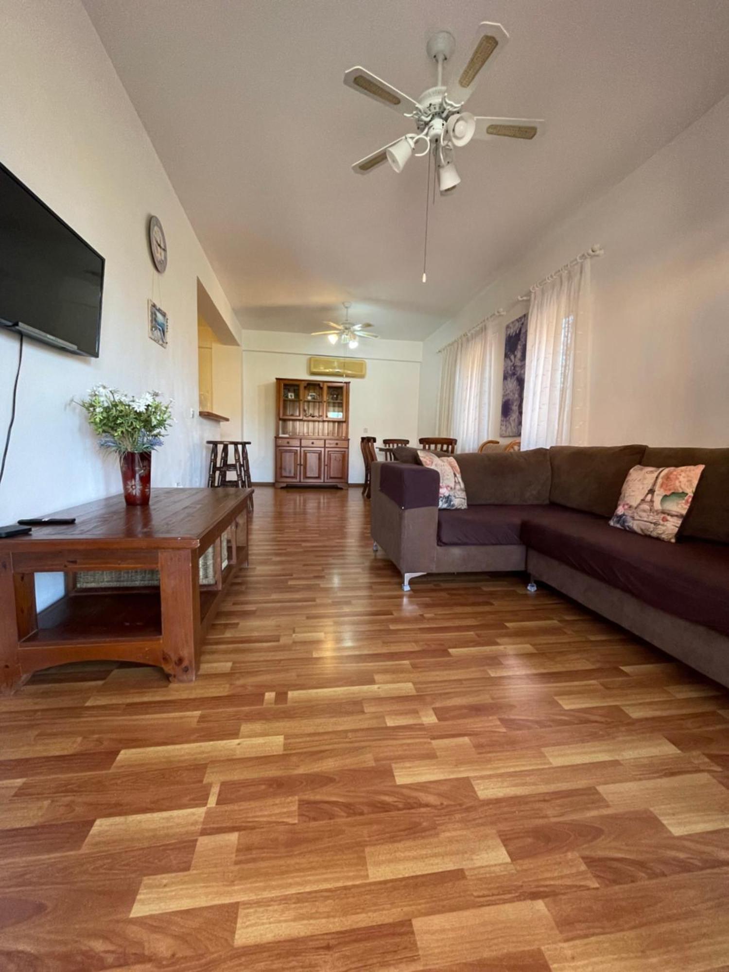 Limnaria Gardens Two Bedroom Apartment With Balcony 파포스 외부 사진