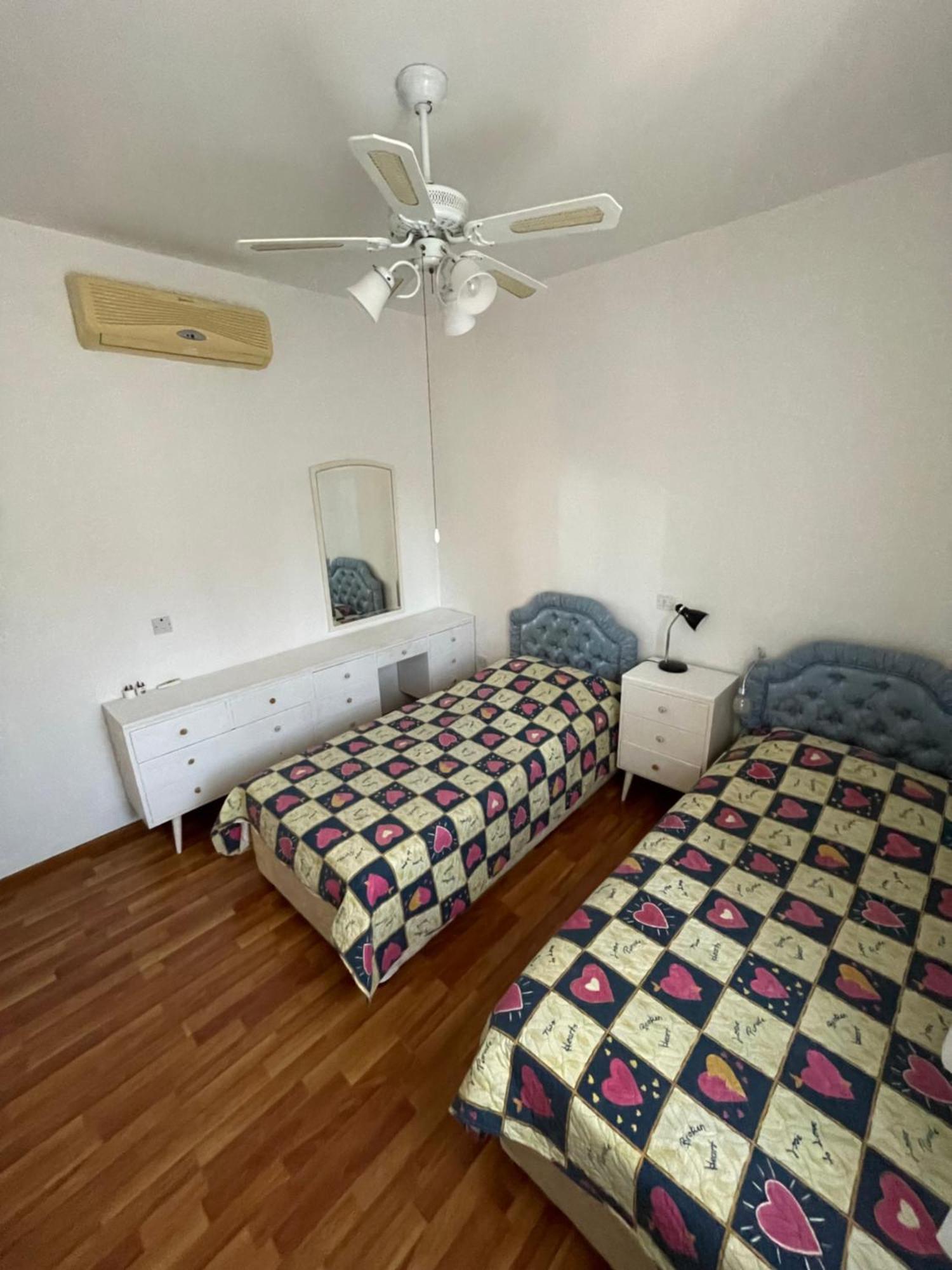 Limnaria Gardens Two Bedroom Apartment With Balcony 파포스 외부 사진